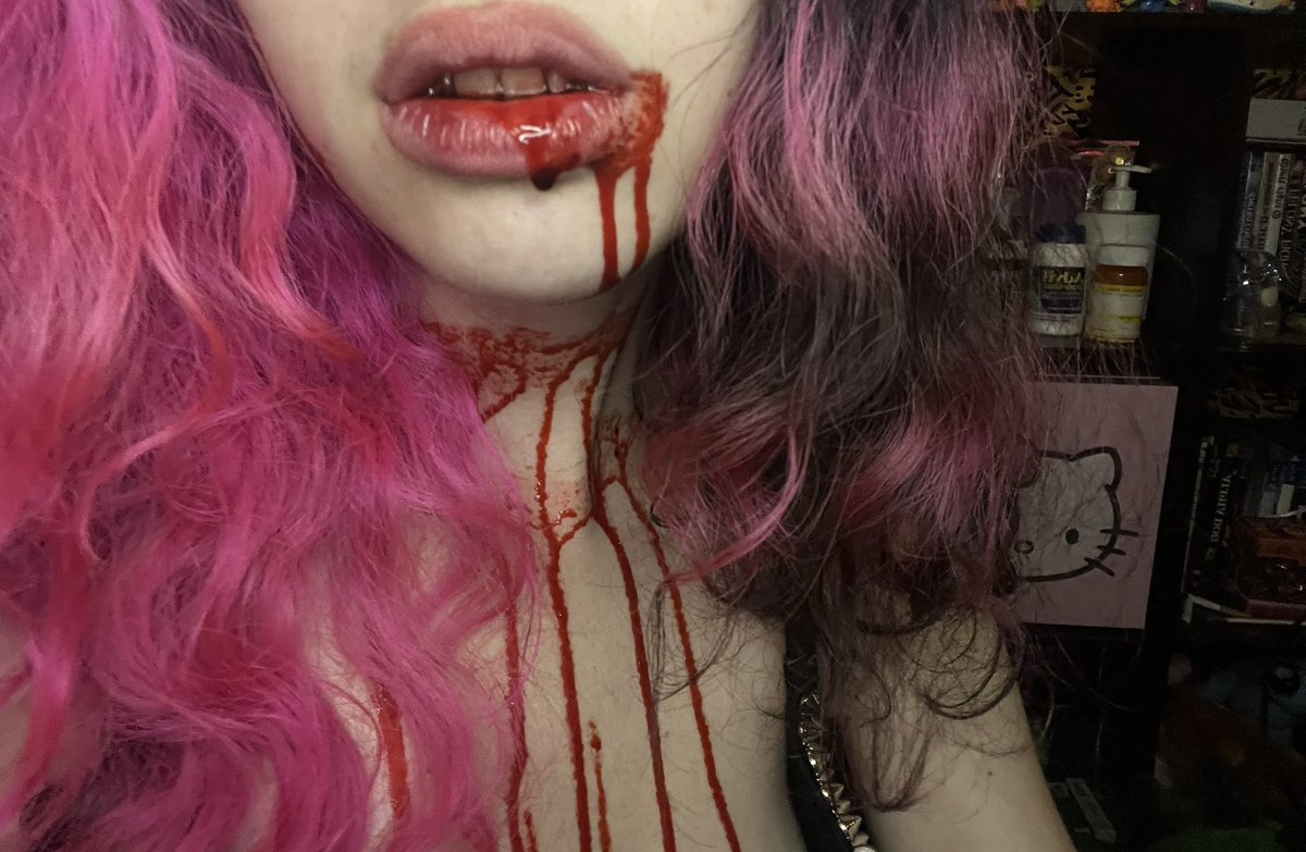 ayoshawty8's tweet photo. bloody mess https://t.co/hmabRvjkI2
