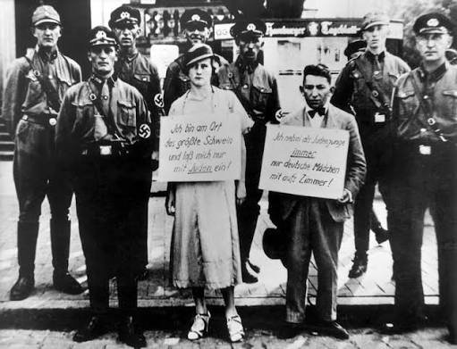 FactualGlobalHx's tweet photo. It was on this day in 1935 that the Nürnberg Laws were passed in Germany; designed by Adolf Hitler, they deprived Jews of German citizenship and forbade marriage or sexual relations between Jews and "citizens" of German or "kindred" blood.

#germany #nazi #worldwar https://t.co/Xj35IS7yyL