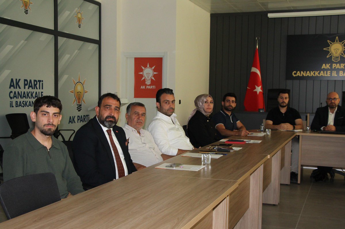 AKPARTICKALE17's tweet photo. Teşkilat İşleri Başkanımız Selçuk Akbal, İlçe Teşkilat Başkanlarımızla, İl binamızda bir araya geldi.

Toplantımızda ilçelerimizde yürütülen teşkilat çalışmaları, saha faaliyetleri ve önümüzdeki döneme ilişkin çalışma programı değerlendirildi. https://t.co/Hkhxnw067Q