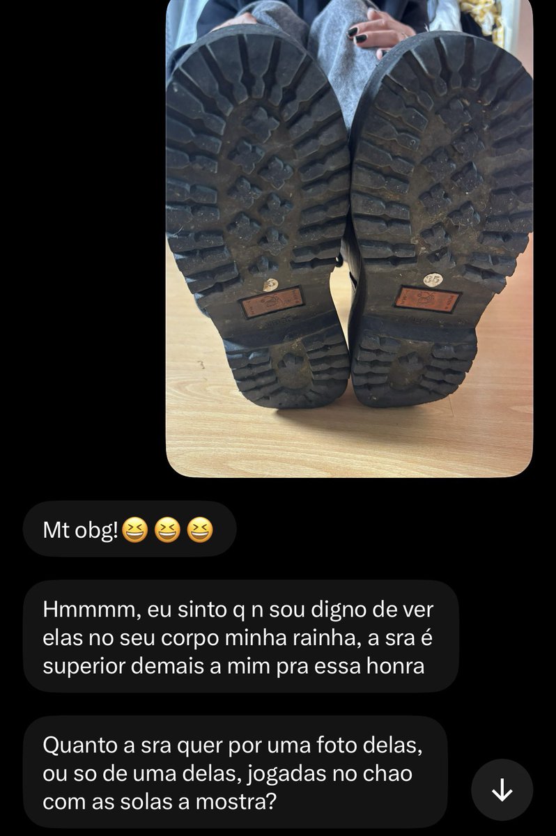 MajestadeSatie's tweet photo. Pix de 100zinho por fotos que tirei em segundos da sola suja das minhas botas de plataforma? Esse porquinho depravado realmente sente muito tesão em ser humilhado recebendo migalhas de alguém que é demais pra qualquer betinha 🖤⛓️ #findom #feetworshi̇p (vejam o último print) https://t.co/DW0m31GiZm
