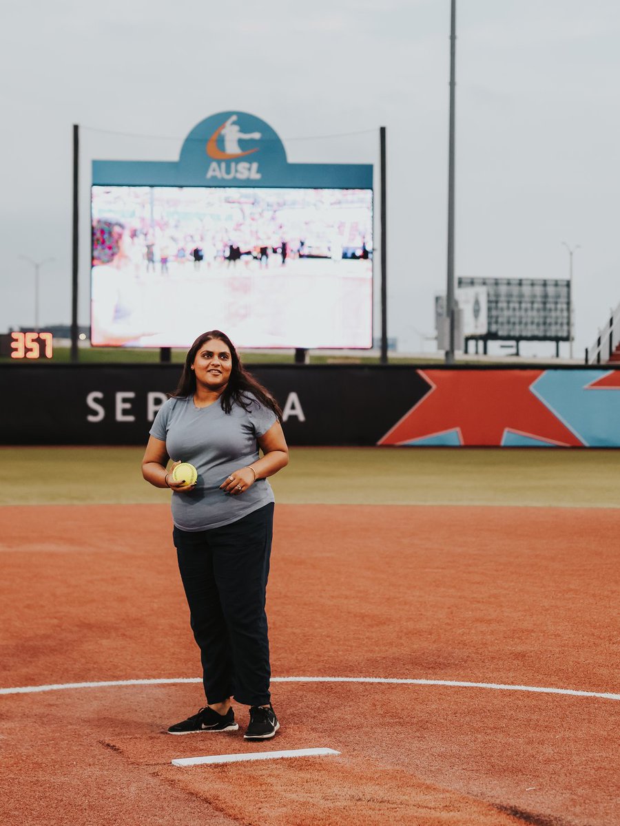 theAUSLofficial's tweet photo. Our @sephora Beauty Insiders got the All-Star treatment ✨

Exclusive experiences, first pitches, and a whole lot of fun in Chicago 💖 https://t.co/OH8HtIsVyY
