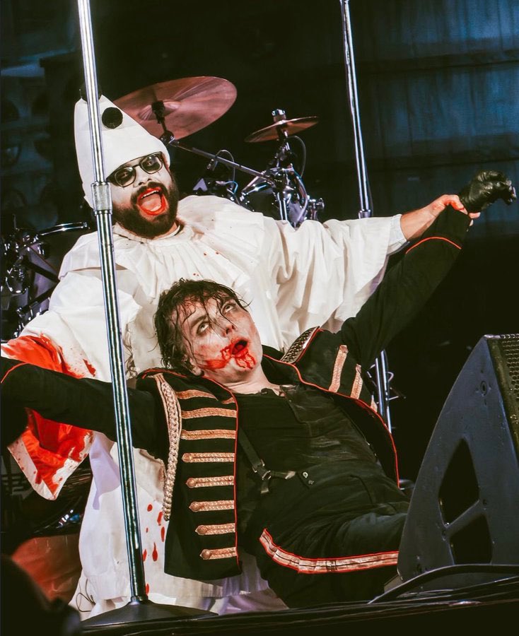 mcrorwtv's tweet photo. lltbp moments that changed my brain chemistry https://t.co/qpImHBQDaR