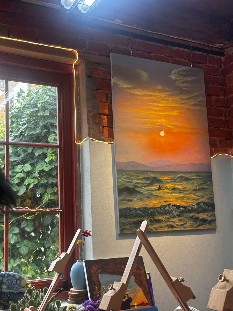 cxsmxc's tweet photo. Spent a magical evening with live brushstrokes and jazz at the city’s hidden art studio—art isn’t just for looking, it’s for feeling.  #ArtExperience https://t.co/plYpjw3dLY