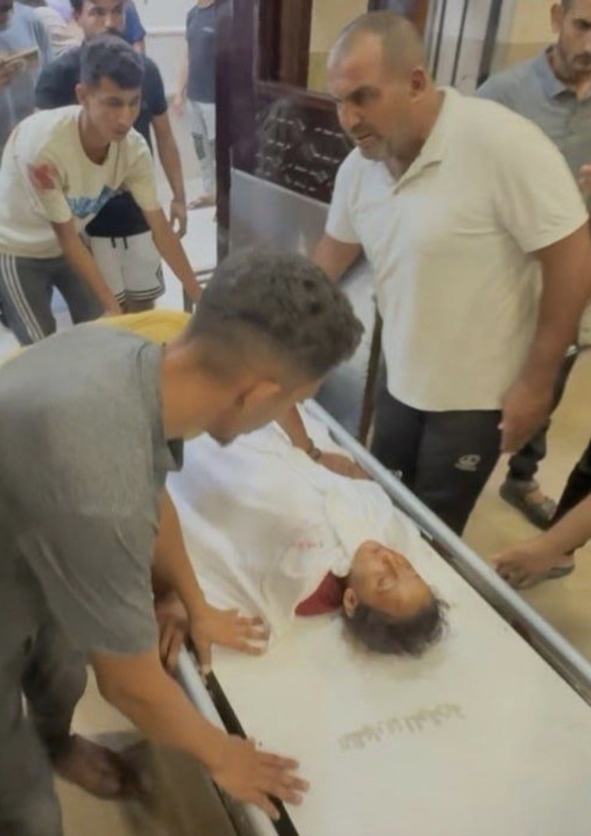 MosabAbuToha's tweet photo. Israel has just slaughtered 8-year-old Asmaa al-Mughayyar in a strike on her family tent in Khan Younis.
Several other kids were injured as well. https://t.co/Za7kOpItQe