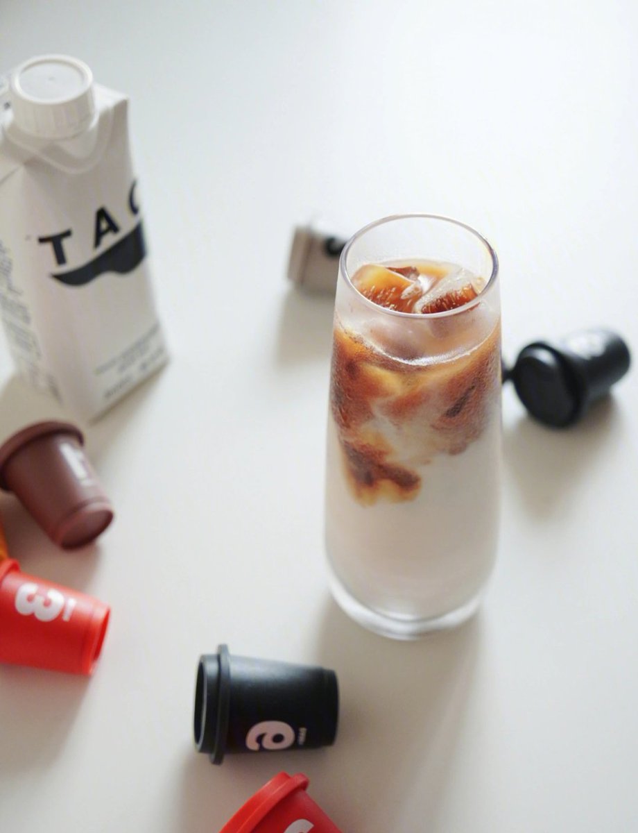 hawkc131005's tweet photo. Craving a creamy iced latte Here’s a 2-min hack: brew strong espresso, pour over ice, add a splash of oat milk and a dash of cinnamon. Sip u0026 relax! https://t.co/lZhMyc8Kzl