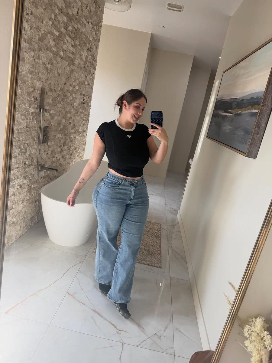 wwwarce's tweet photo. Holi 🖤🥰
Mis jeans favoritos son de @
Y las blusas son de https://t.co/ATqoUZy4QH