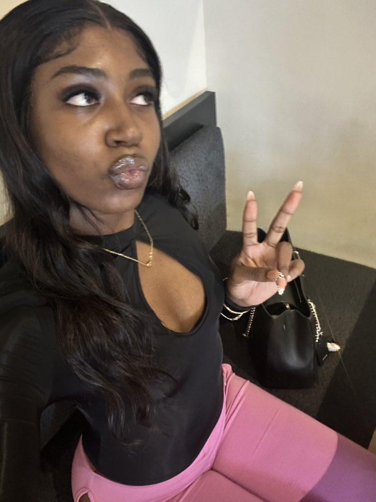 ashleygregory_'s tweet photo. Ms. Dollface https://t.co/TcLKdNamvu