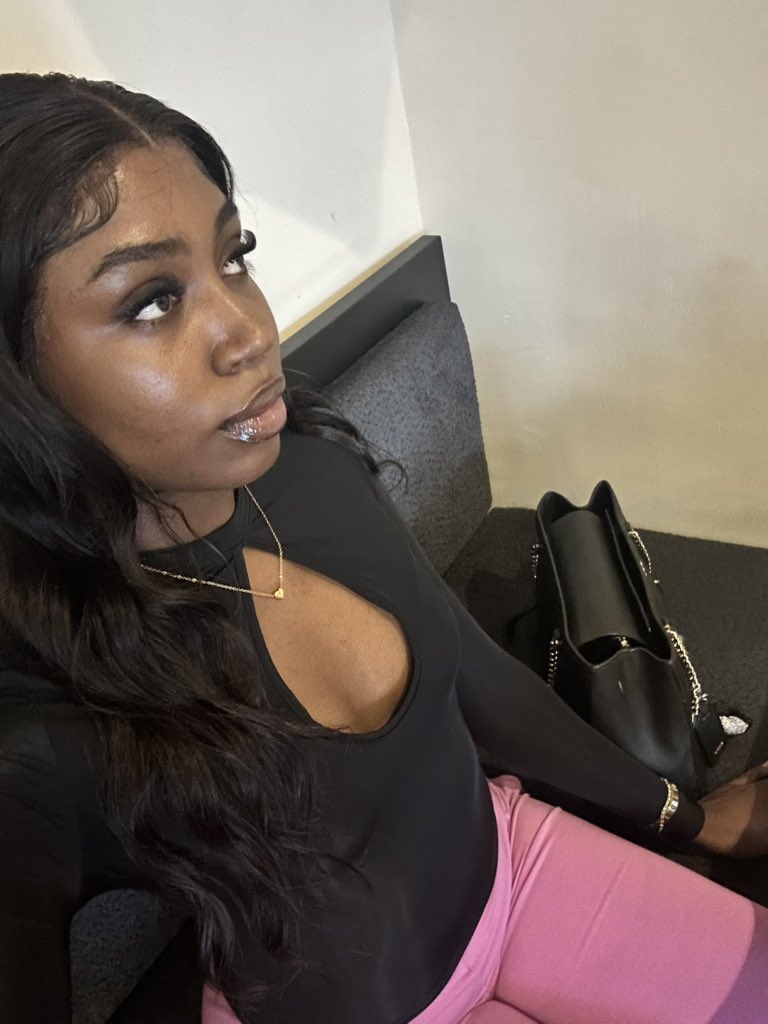 ashleygregory_'s tweet photo. Ms. Dollface https://t.co/TcLKdNamvu