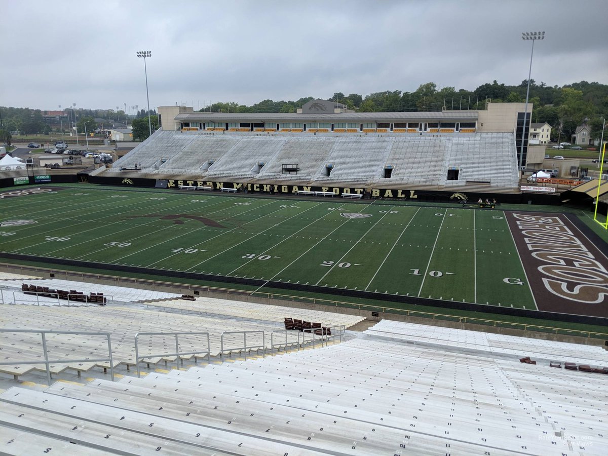 FCRecruits's tweet photo. LETS DISCUSS RECRUITING 

C/o 27, 28, 29 &amp; 30! If You Are Interested In Being Recruited By Western Michigan University ( @WMU_Football ) COMMENT film, RETWEET &amp; DM us. We Are Sending Over Playmakers For Evaluation.

Coaches &amp; Parents Reach Out!

#TheHomeOfRecruiting🏭 https://t.co/J5pWqfexni