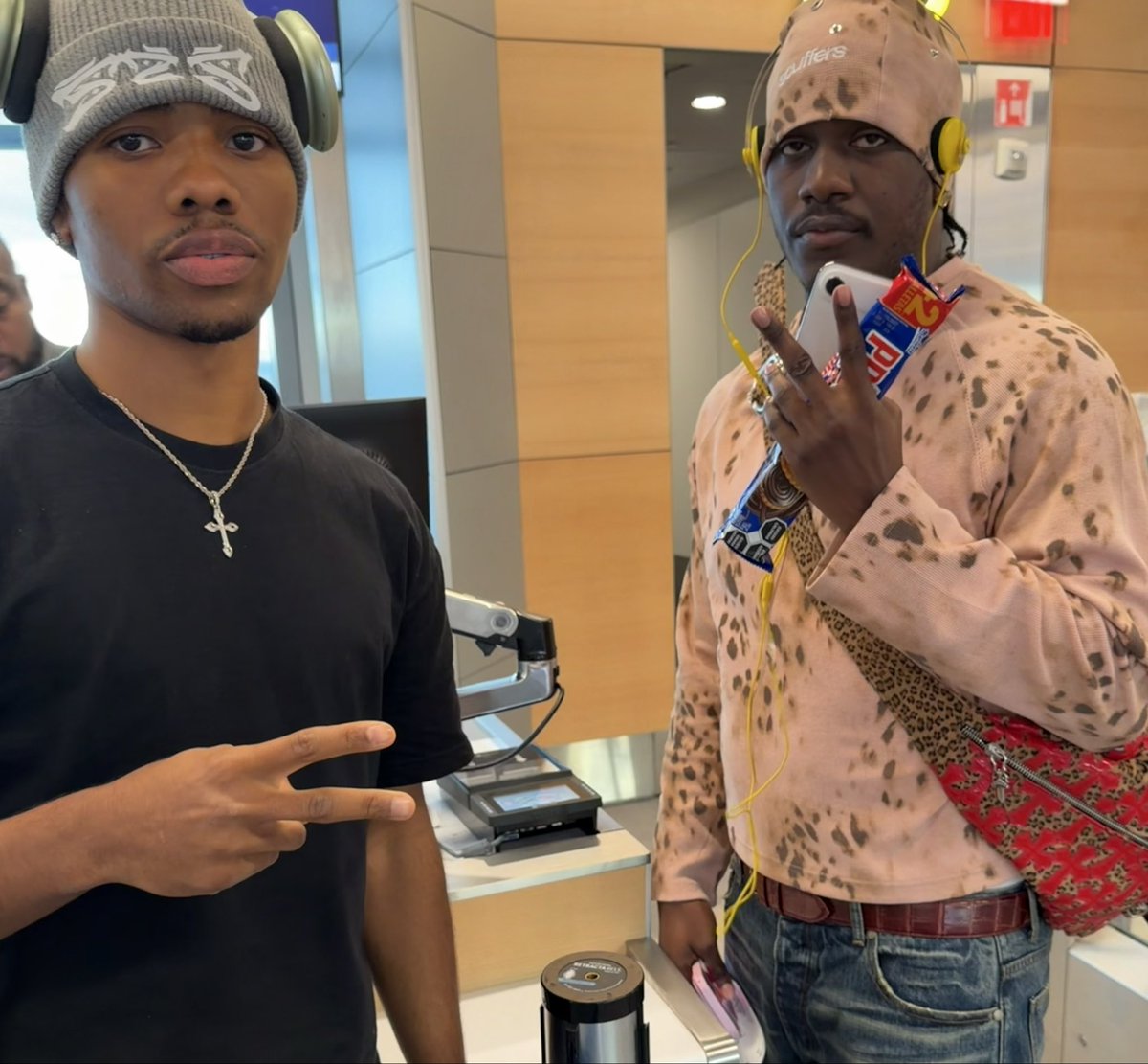 whoisjas3's tweet photo. I just toured NYC all ALONE for NYFW!! Go Check That Out! ⤵️
 https://t.co/1pefW5xiy3. #stream #streamer #twitch #j3 https://t.co/2BPkFAWFp6