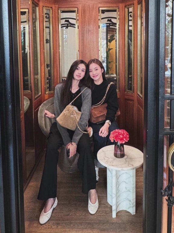 skyfloome's tweet photo. genuine question, are they dating? https://t.co/FwVVFaknVD