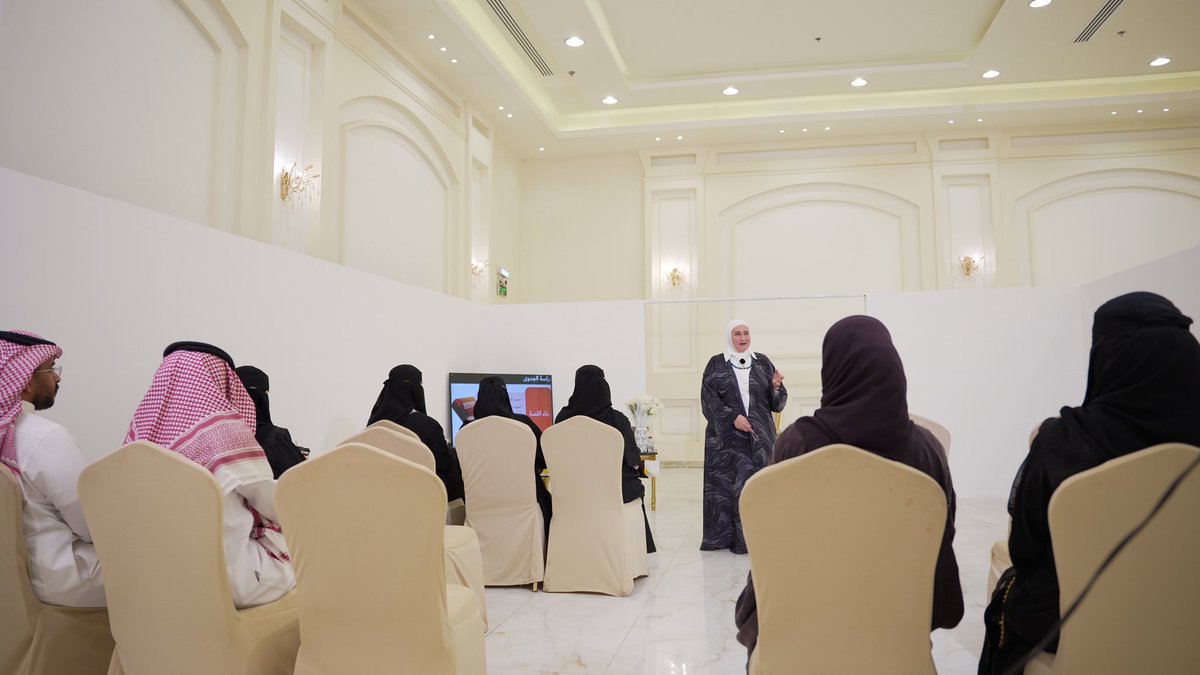 sidmc_sa's tweet photo. ✨ تم تفعيل ورشة عمل مع د. رحاب الصعيدي بعنوان:

«من الحرفة إلى السوق»
تحويل المنتجات التراثية إلى مشاريع تجارية مستدامة.

ورشة ثرية جمعت بين التراث وريادة الأعمال، وقدمت أفكارًا وتجارب تساعد على تحويل المنتجات التراثية إلى فرص ومشاريع تجارية مستدامة. 🌿

اليوم الثلاثاء 
2026sep15
#SIDMC #المعرض_السعودي_الدولي_للتسويق_الإلكتروني_والتجارة_الإلكترونية