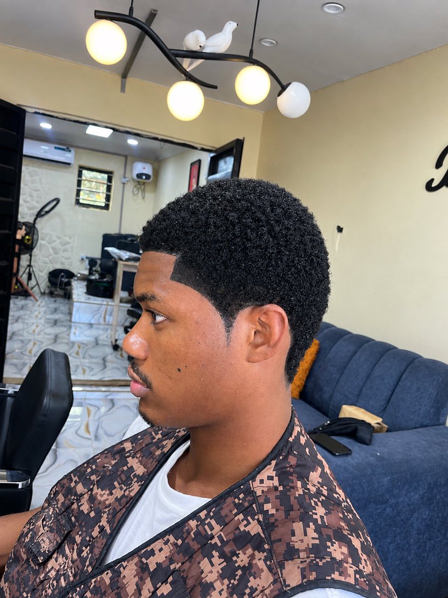 KHAZYCUTZ's tweet photo. It’s a sunny 🌞 Tuesday. This guy don come again with him 1bay🤦 https://t.co/QrWm96lQUU