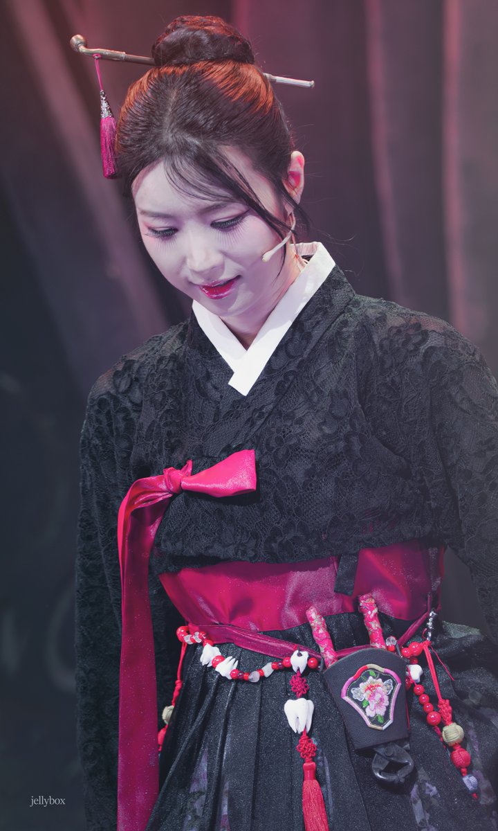 _YMJELLY's tweet photo. 260915 잔혹동화 생존기 커튼콜

#주다온 애랑 https://t.co/8xjp9BxQzz