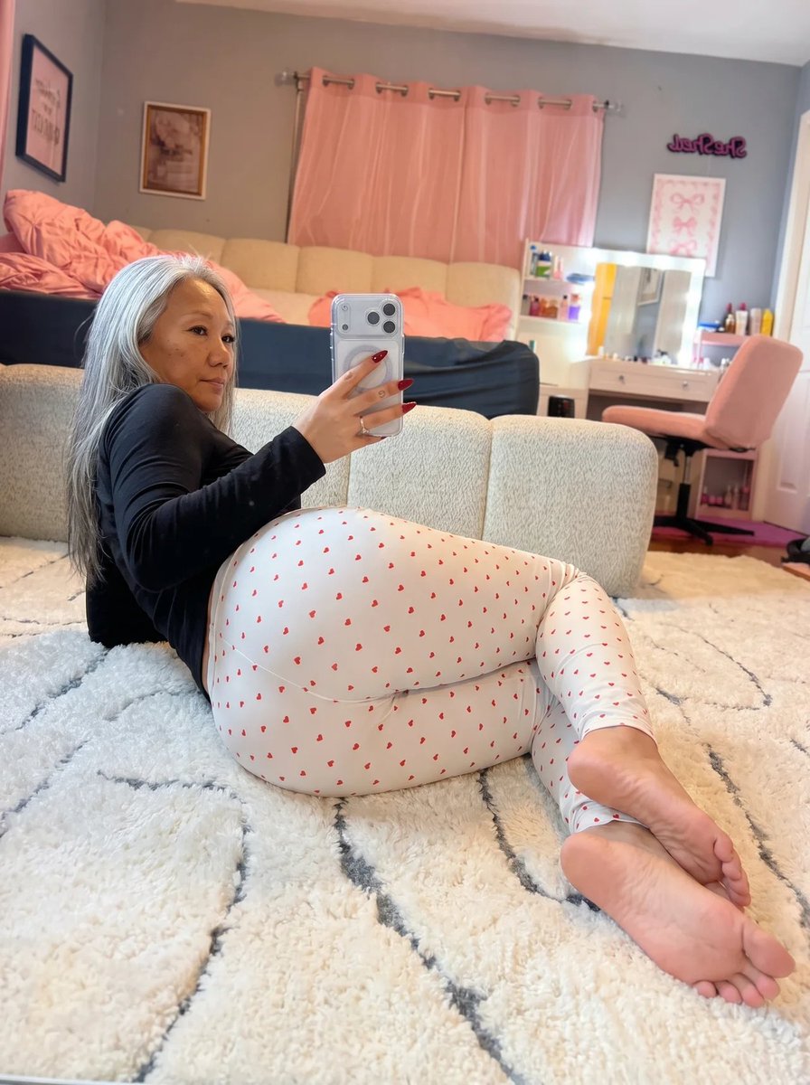 SweetSumi65's tweet photo. I wasn’t expecting this picture to turn out like this 
#asian #newjersey #nj #fyp https://t.co/SN7aBGrXS0