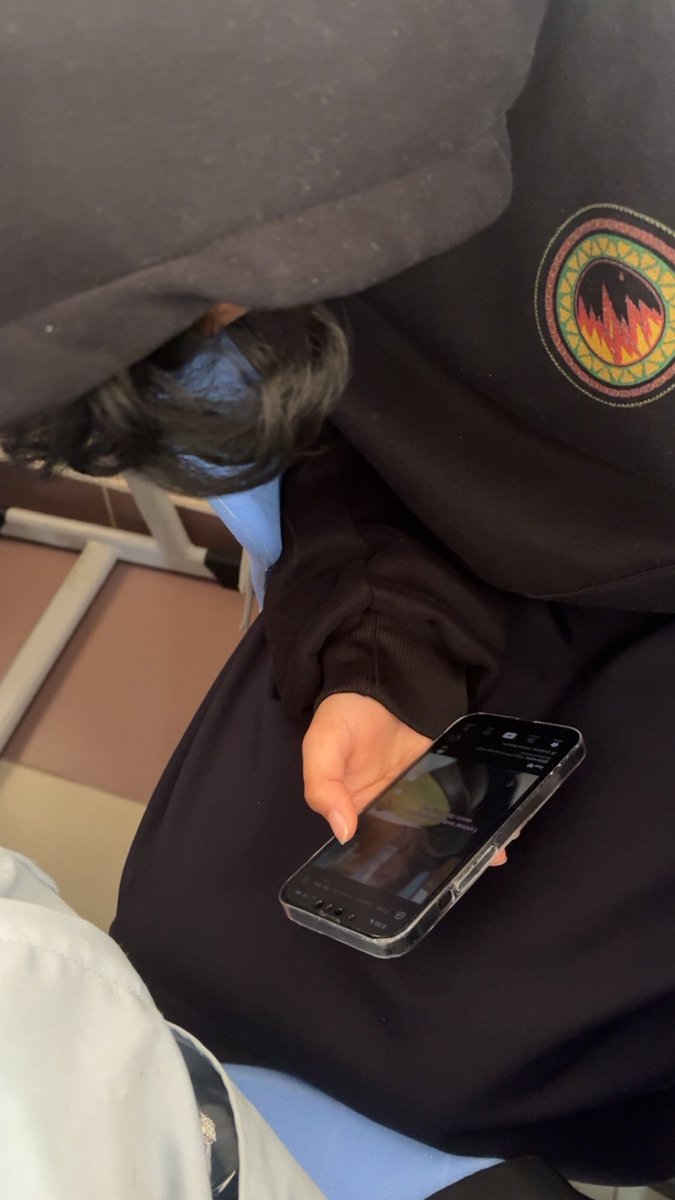 2_lioxs's tweet photo. قبل كانت علاقتنا واقعيه والحين صارت الكترونيه 🙁🙁🙁🙁💔💔💔 وحشتنييي https://t.co/AYY0ICULNU