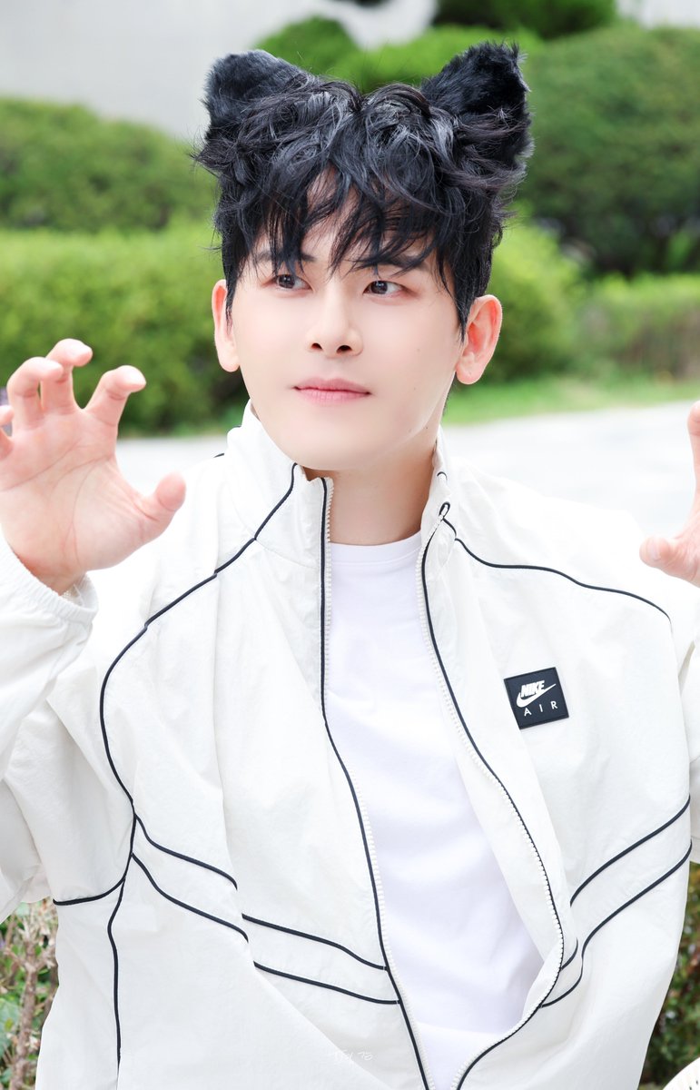 pyeonggangiee's tweet photo. 260912 #호원

냥

#호야 #hoya #HOWON #키키의경계성인격장애다이어리 https://t.co/xNCvHy7qIl