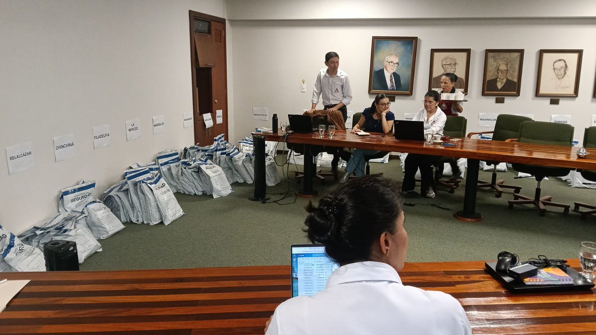 moecolombia's tweet photo. 🗳️ La MOE continúa acompañando las Elecciones Cafeteras de @FedeCafeteros.

🔎 Desde nuestra labor de observación independiente y rigurosa, hacemos seguimiento a los escrutinios para aportar a la transparencia de este proceso electoral.

☕ Continuamos trabajando por una democracia cafetera más sólida.