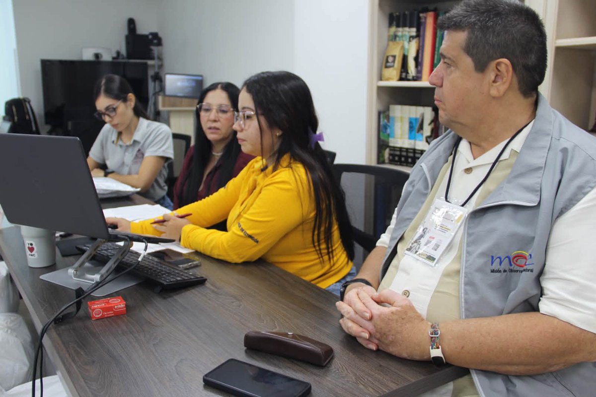 moecolombia's tweet photo. 🗳️ La MOE continúa acompañando las Elecciones Cafeteras de @FedeCafeteros.

🔎 Desde nuestra labor de observación independiente y rigurosa, hacemos seguimiento a los escrutinios para aportar a la transparencia de este proceso electoral.

☕ Continuamos trabajando por una democracia cafetera más sólida.