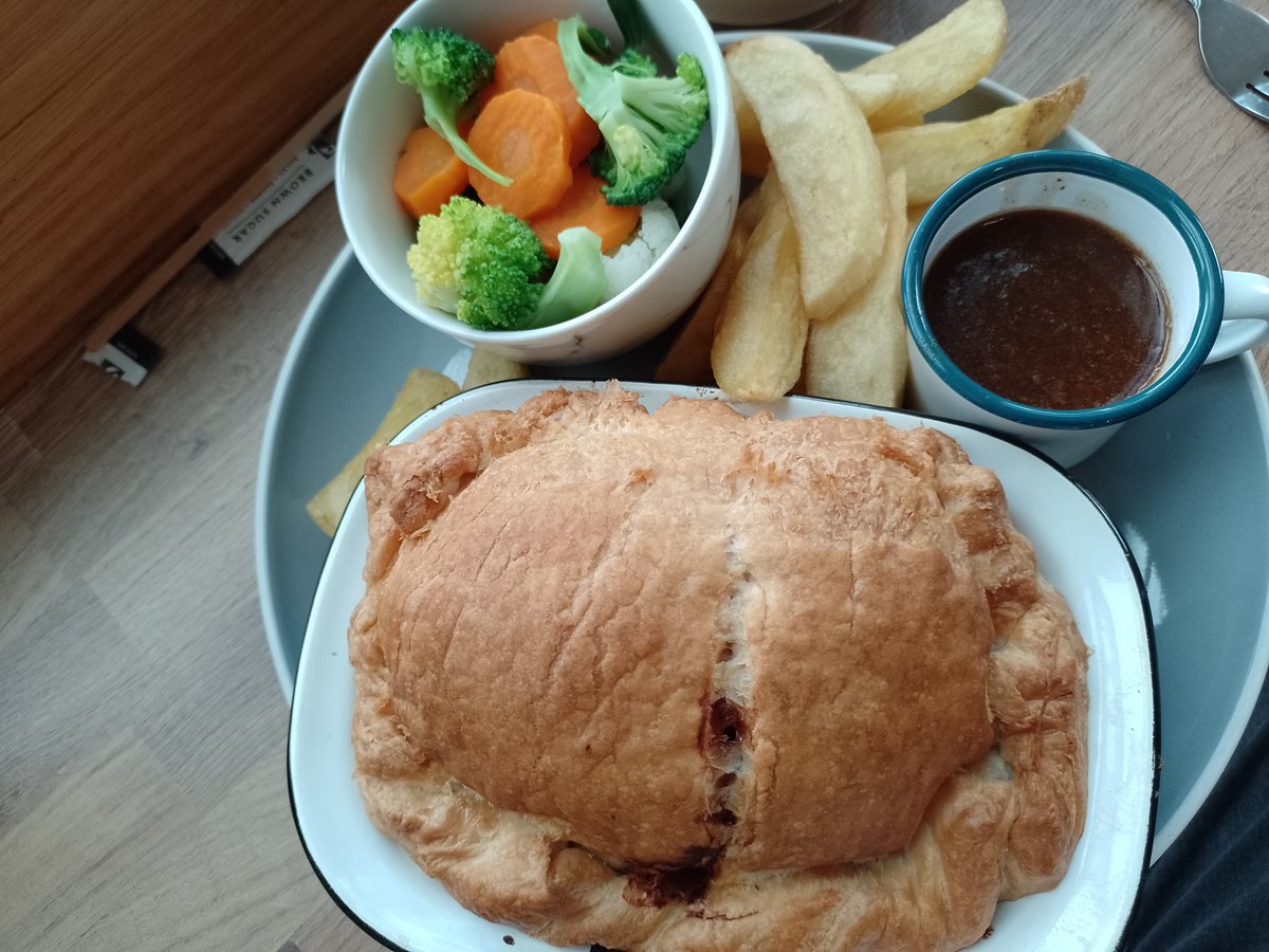 LachlanMain's tweet photo. CHORLEY 2026.
A gorgeous stark and ale pie was enjoyed at the Bees Country Kitchen. Every mouthful a delight 👍
#Chorley #BeesCountryKitchen #steakandale #pie #fatrat https://t.co/9p69w4WyAz
