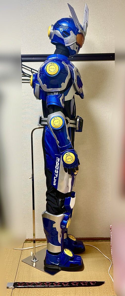 kamitani5112's tweet photo. お待たせしました…
いや、待たせすぎたのかもしれない…

G7 システム … 起動 ‼️

サイズなど自分に合わせたり刀振りたいからボディ小さめにしたりと多少のアレンジを行いましたが……
仮面ライダーG7 完成しましたァー‼️‼️
トルソー首長えwww

でもオプションパーツが残ってる💦 https://t.co/IftYrJi4M6