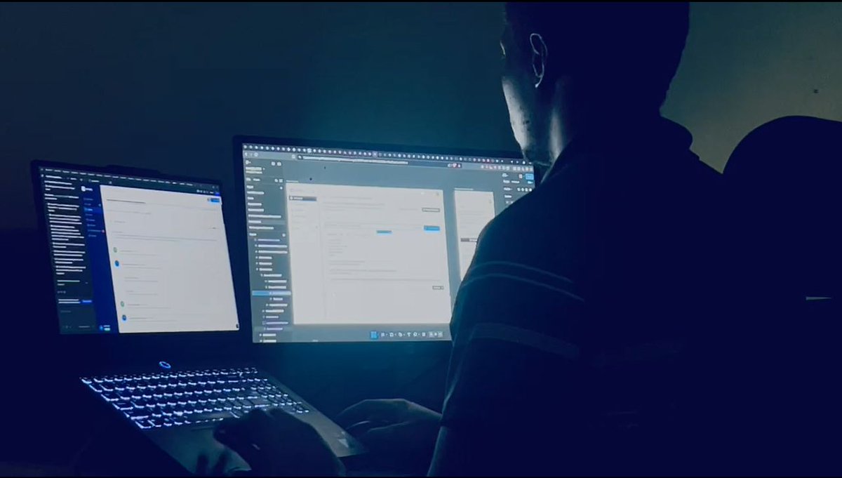 D_DesignMerlin's tweet photo. Finally!
@voxdeed new website is live!🥳. View on a PC to see micro-interactions on buttons. 😀

Visit https://t.co/kLNDMgt5dP

I designed it on @figma  and motion and development built via Claude code! https://t.co/NDqDcMk1v1