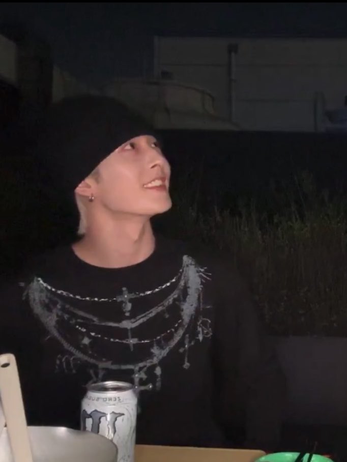 yyoooy0's tweet photo. 또 약간 이런 느낌 https://t.co/7KQTIaCSBd
