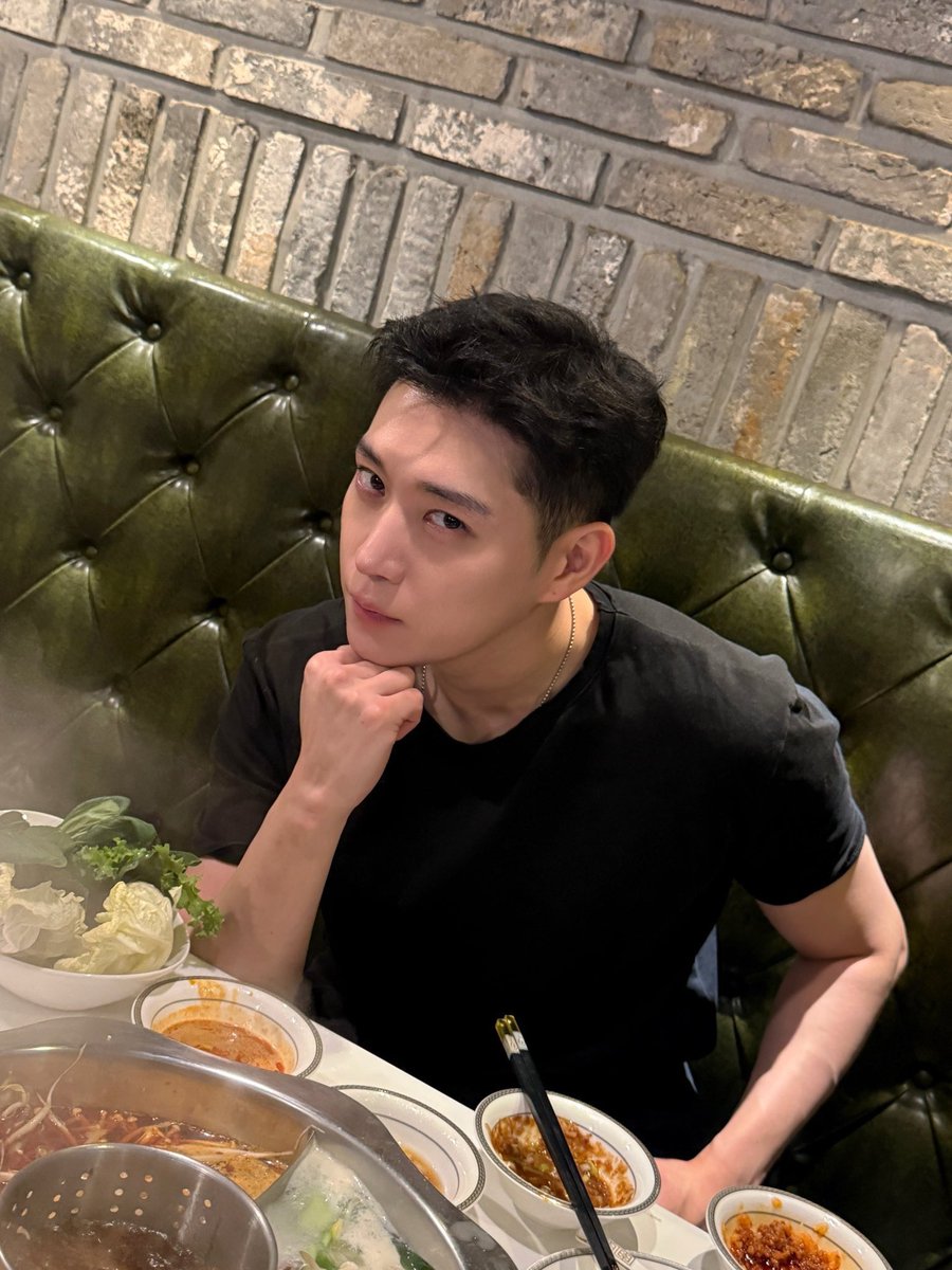 wnpht_'s tweet photo. แล้วชุดธรรมดา คือ เดรสจ้า เดรสสิก้ะ https://t.co/h79tsaX2Cw