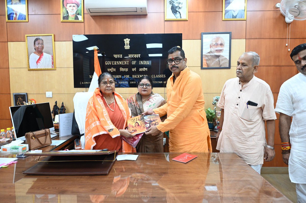 SadhviNiranjan's tweet photo. नई दिल्ली, राष्ट्रीय पिछड़ा वर्ग आयोग कार्यालय में मध्य प्रदेश और हरियाणा के विभिन्न पिछड़ा वर्ग संगठनों के प्रतिनिधियों ने शिष्टाचार भेंट कि। https://t.co/6pD8NbcyhR
