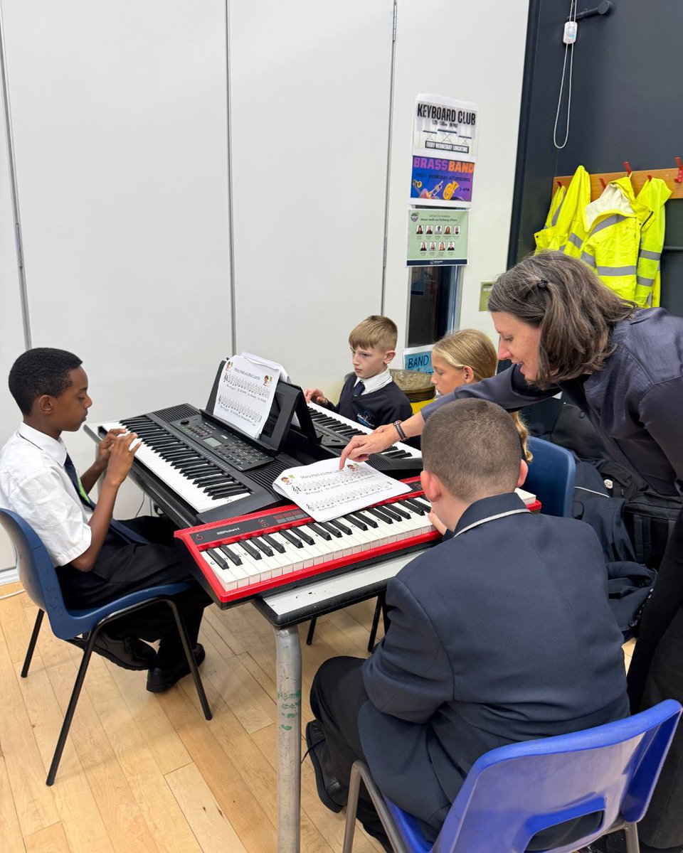 SCA_Community's tweet photo. It's been fantastic to see our new Year 7 students settling into life at SCA over the past week! They've shown a brilliant attitude, thriving in lessons and getting involved in a wide range of Aspire Clubs. ✨️

#WeAreSCA https://t.co/LRnRD02XCI