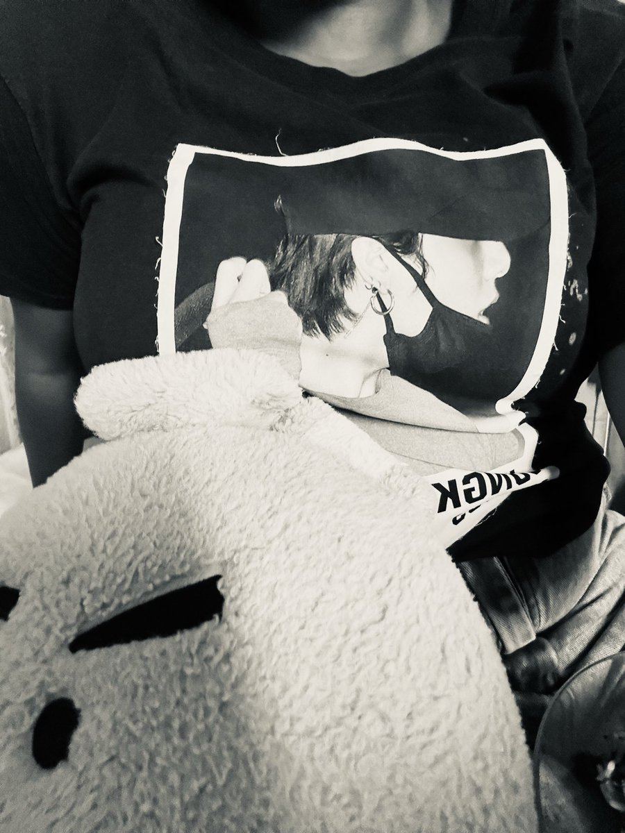 jungilyyy's tweet photo. 🩶 https://t.co/8ZLIgYbYSy