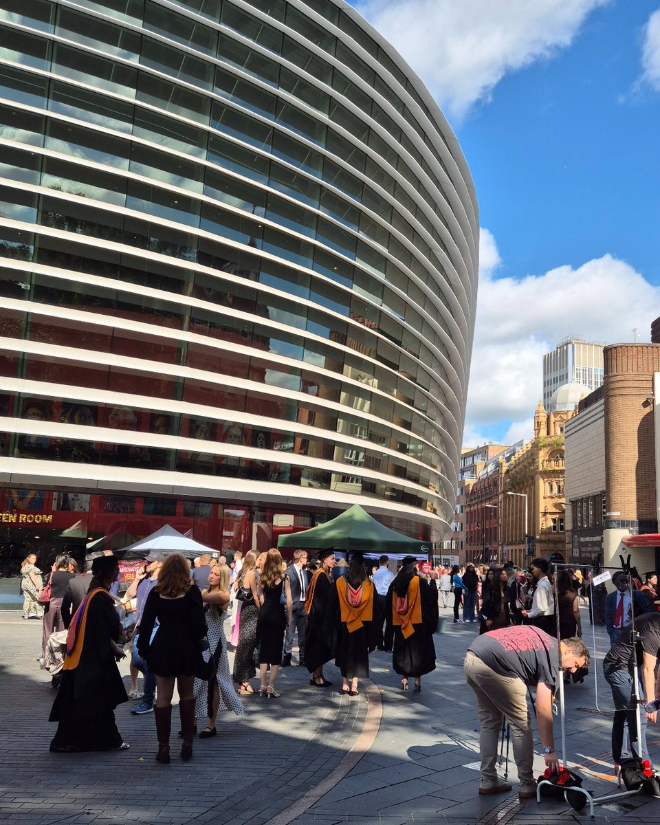 visit_leicester's tweet photo. Congratulations to all the @dmuleicester graduates who are collecting their certificates at @CurveLeicester this week! Good luck in whatever you choose to do next either in Leicester or elsewhere!

#GraduationDay #UniversityGraduation #LeicesterStudents #GraduationCeremony https://t.co/R1DQESvwIv