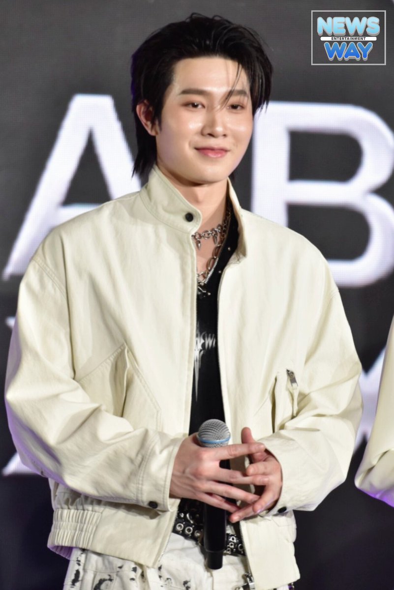 newsway_ent's tweet photo. "ติวเตอร์ -ยิม" ร่วมงาน "LABX GRAND OPENING DEXX THE EXPERIENCE" ✨

#LABXxDEXXGrandOpening
#มีXต้องมีDEXX
#TutorYim 
#mynameis_yim #TutorKrp https://t.co/OU6iKNjvfm