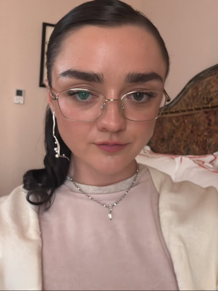 JackBobo247084's tweet photo. Maisie Williams. I couldn’t help it. I came all over myself stroking over her beautiful face https://t.co/F2GsVSNEUw