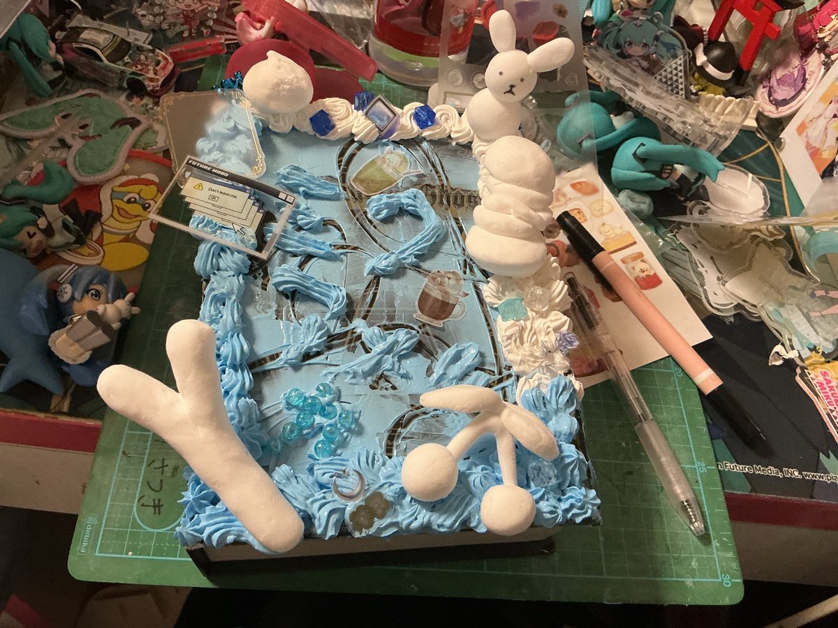 xdowha4's tweet photo. 自分だけの推し方で周りに問わられたくないから作った
初音ミク桜ミク雪ミクアメリカ甘雨頑張った��つ乾いたら色塗りする
 #初音ミク  #アメリカ  #原神 #甘雨  #雪ミク #桜ミク https://t.co/YKXWsqbC82