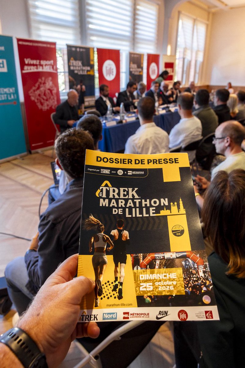Ardeslandes's tweet photo. Après plus de 30 ans, le marathon de Lille est définitivement de retour ! 🏃

C'est officiel ! Le parcours a été dévoilé ce midi lors de la conférence de presse à l'Hôtel de Ville. Départ Boulevard de la Liberté, 10 villes traversées, arrivée sur le Champ de Mars. Près de la moitié du parcours, soit 20km sur 42,2km, traversera le cœur de Lille ! 

Nous sommes ravis d'accueillir les 35 000 participants qui courront le marathon et le semi-marathon le 25 octobre prochain. Sur l'ensemble du parcours, l'ambiance promet d'être au rendez-vous !

Et déjà un record : avant même d'avoir été couru, le marathon de Lille s'impose comme le 2e marathon français, juste derrière Paris, et intègre le top 10 européen ! 🏆

Coureurs, coureuses, à vos baskets ! 👟