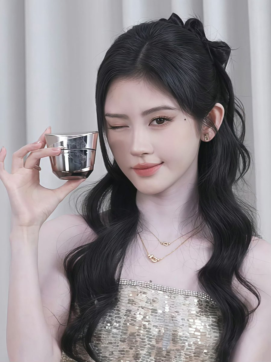 gigi74341430's tweet photo. 🔔 15.09.2026  𝐔𝐏𝐃𝐀𝐓𝐄

✨ เสี่ยวจวีในไลฟ์สดของแบรนด์ 怡丽丝尔 (ELIXIR)
ในฐานะ Brand Ambassador 

#鞠婧祎 #จวีจิ้งอี #怡丽丝尔 #ELIXIR  https://t.co/jGwmvgmH5w