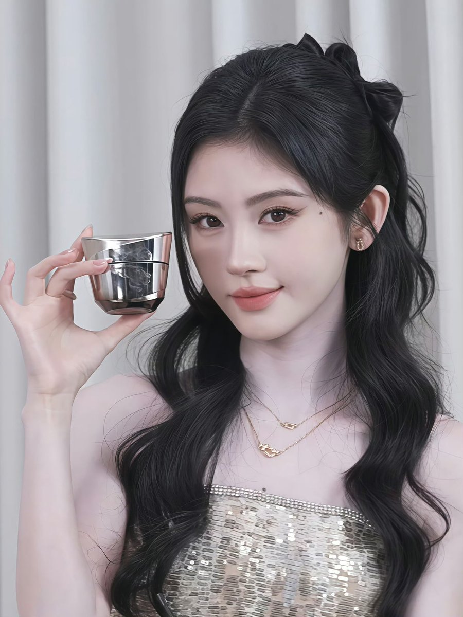 gigi74341430's tweet photo. 🔔 15.09.2026  𝐔𝐏𝐃𝐀𝐓𝐄

✨ เสี่ยวจวีในไลฟ์สดของแบรนด์ 怡丽丝尔 (ELIXIR)
ในฐานะ Brand Ambassador 

#鞠婧祎 #จวีจิ้งอี #怡丽丝尔 #ELIXIR  https://t.co/jGwmvgmH5w