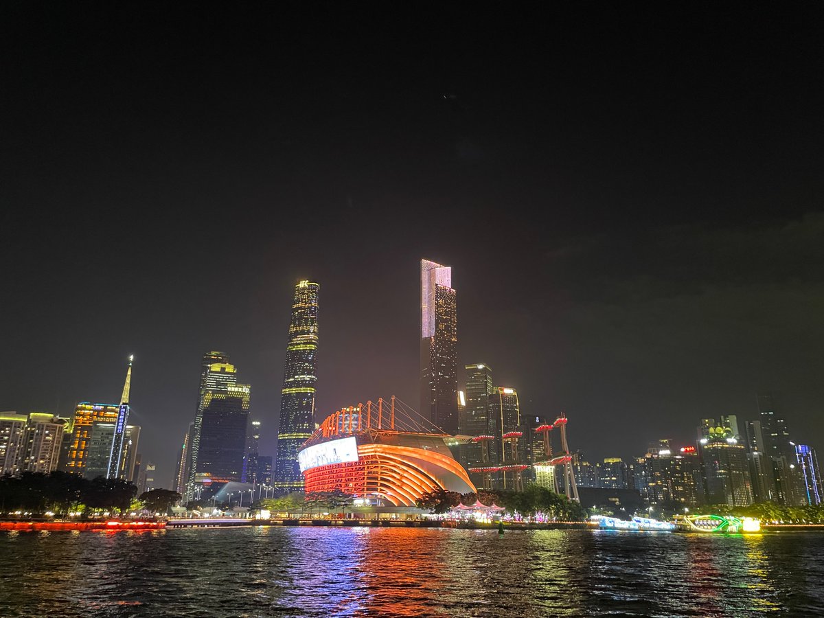 niraJAPAN's tweet photo. 中国 広州市・深圳市(＋香港)に行ってました。
英語が通じない・あんまり余計なことは言えない等ありますが、総じて規模がでかくて、見応えがあるすごい街でした(クソ体調悪くて全然見切れてない)。
物価も安いしタクシー使い放題で行動しやすいので、次は北京とか上海とかも行ってみたいです。 https://t.co/rwRHt11lBm