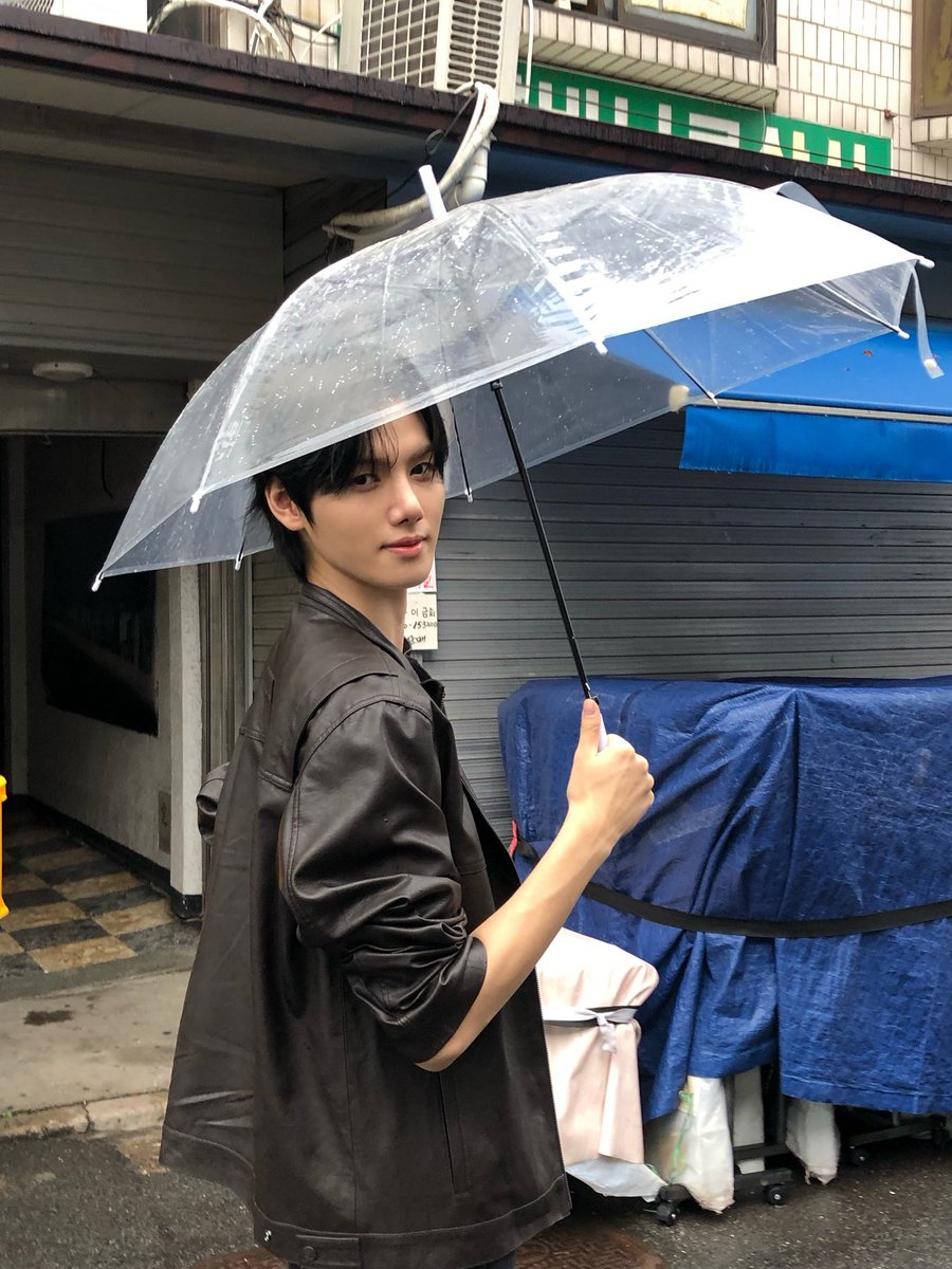 cravitytwt's tweet photo. thank u minhee for blessing us boyfriend pics everyday <33 https://t.co/dwOJPjU1ug