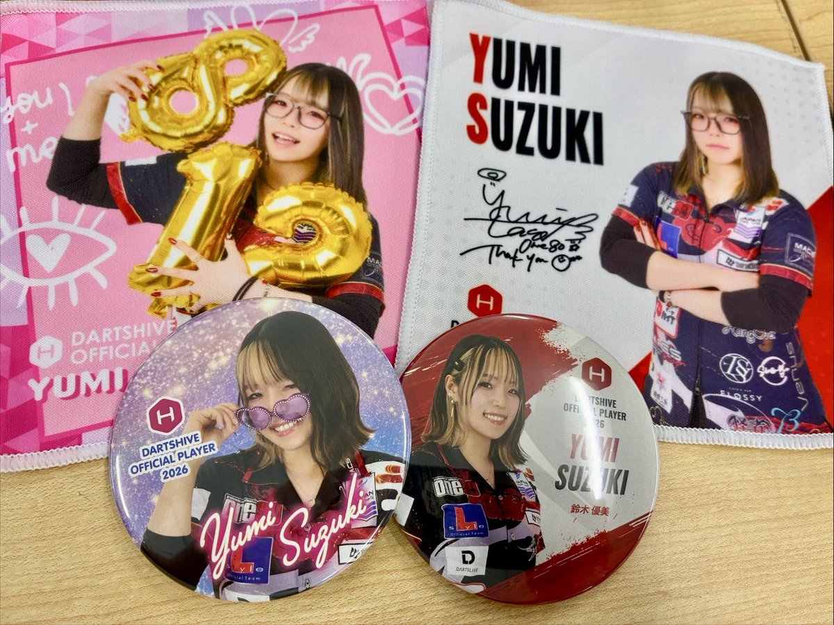 kyunDarts's tweet photo. たそグッズををほーーーーんの少しでも
気になってくれてる優しい優しいお方へ。
ダーツ祭りで販売されるグッズをご紹介🥺🙌②

【🎯ダーツハイブ🎯】 @DARTSHIVE 

①ダーツライブプレイヤーズグッズ
今年も出ますたそのライブカード！！！
去年よりセリフが自然に
言えるようになった気がしてます😇

② #ハイブの推し事
夏の受注商品がダーツ祭りで再販！！🤗
前回購入忘れがある方はぜひ🥺💜

③ #ハイブの推し事くじ
今回はミニタオルとBIG缶バッジ！
特に缶バッジはデカくて好みです！(個人的感想)
ぜひ揃えてみてね🙌ラストワン賞もゲットしてね！