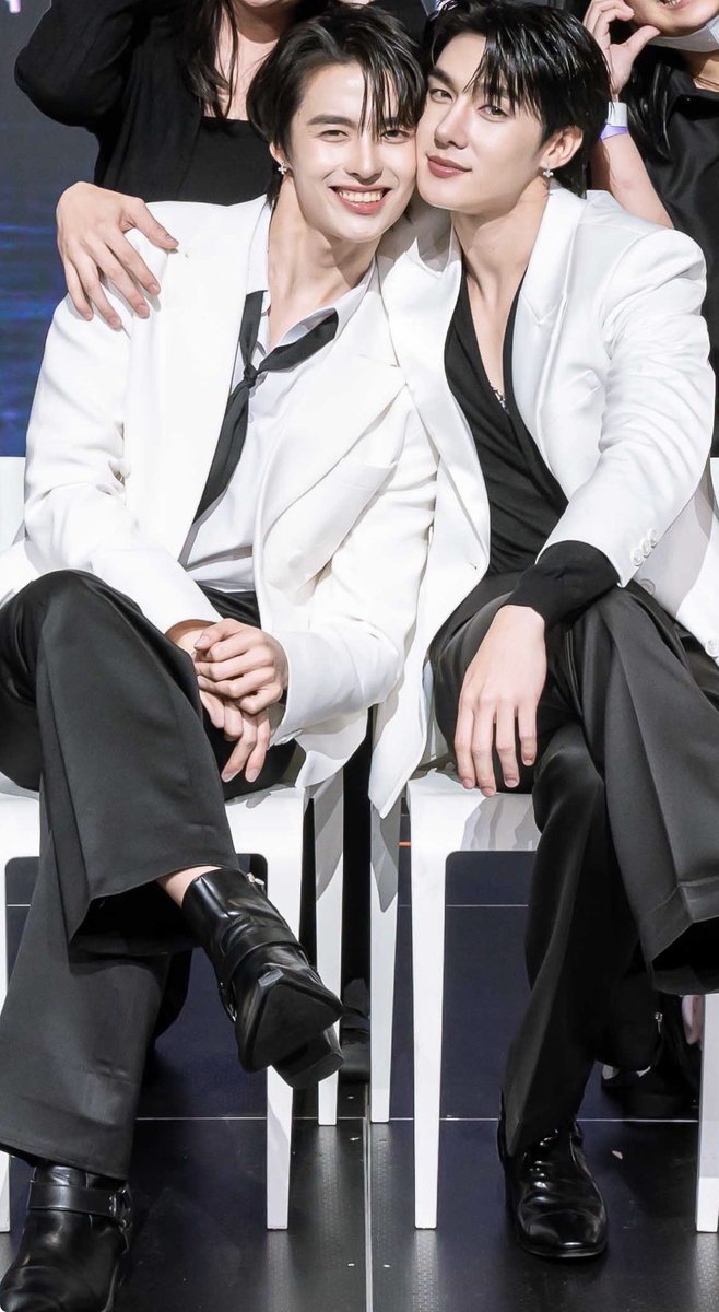 comebackjha's tweet photo. ทำไมเฮียทัตมุ้งมิ้ง โดนยัยหมวยคนโซ๊ะ เติมบ่อยจัง!! เฮียรู้ตัวด่วนค่ะ ทั้งโอบเอว โอบไหล่ ทั้งแจ้มจุ่ม เฮียอย่าพึ่งยิ้มค่ะ เฮียรู้ตัวที 

#ตี๋เฮง #TeeHeng https://t.co/oodGrKFNaC