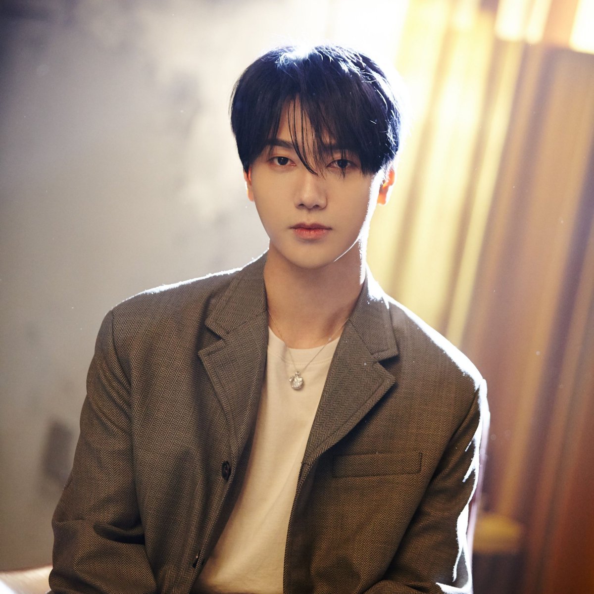 OneilyMusic's tweet photo. YESUNG of SUPER JUNIOR unveils the schedule poster for his 2nd album ‘Where We Are.’ https://t.co/NsVmbg45RB