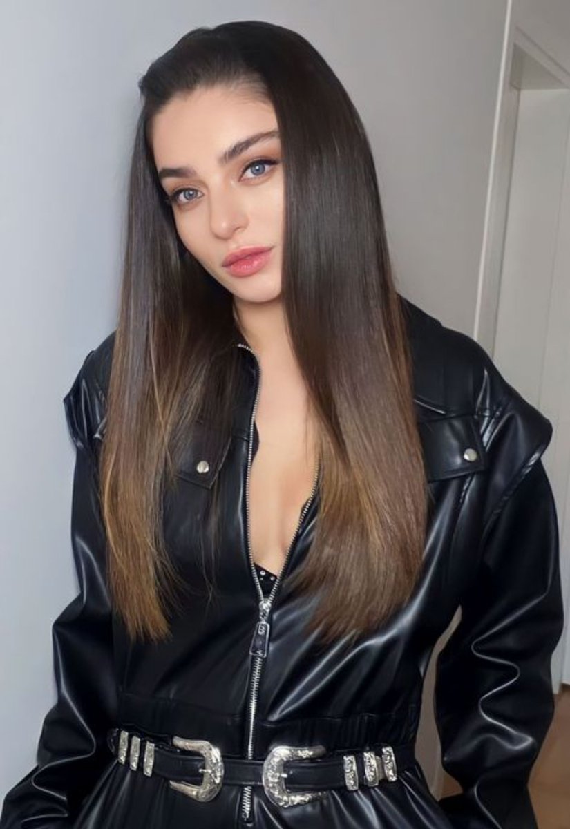 aelyagbe's tweet photo. Cindy bebek gibi kız 🖤
#AyçaAyşinTuran https://t.co/T9pwpBfmSO