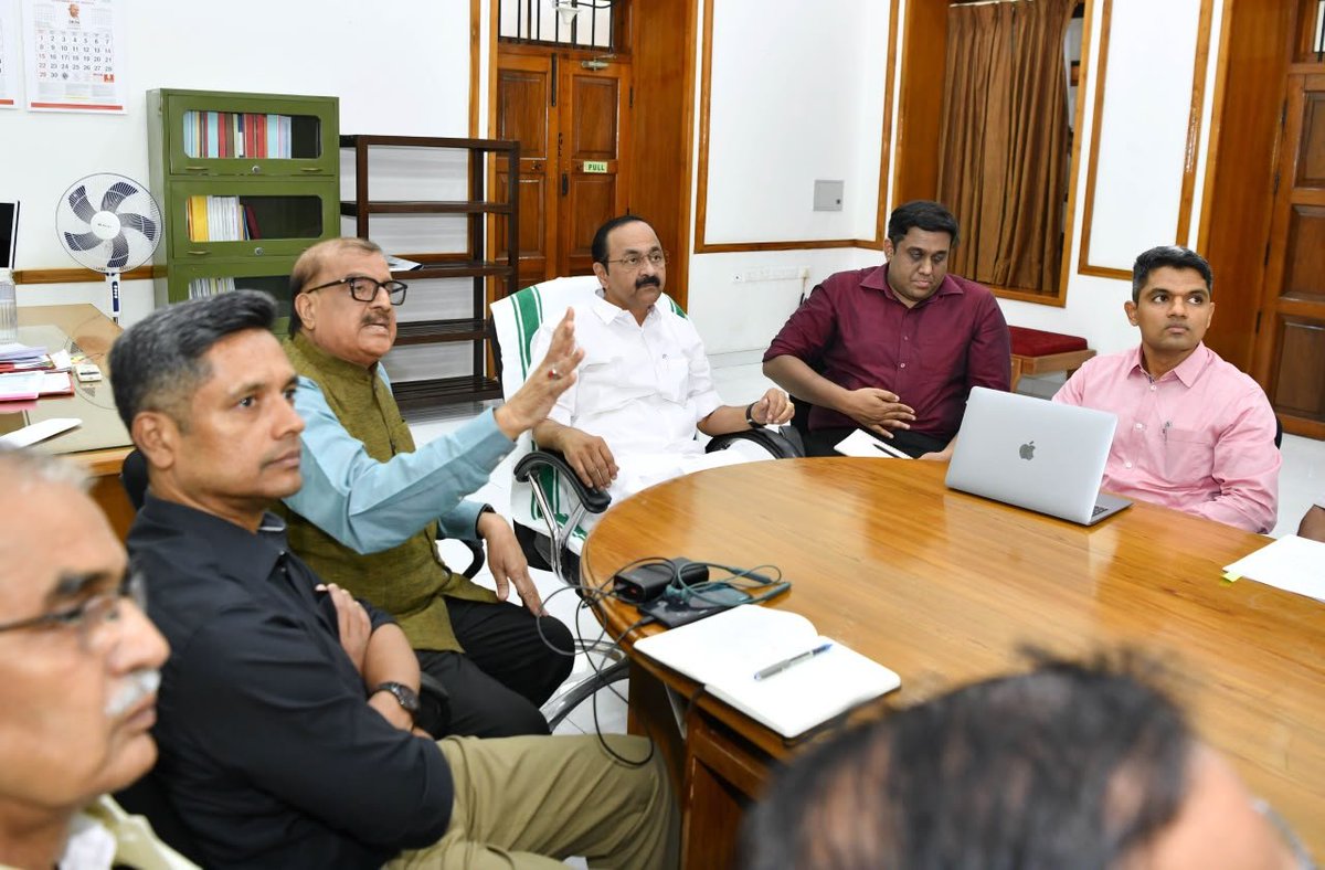 iprdkerala's tweet photo. Chief Minister V. D. Satheeshan chaired the Keralam State Planning Board meeting, deliberating on policy frameworks to drive inclusive development, strengthen social welfare, and advance sustainable infrastructure

#Keralamgovernment #vdsatheesan #stateplanningboard https://t.co/QgteK7kkv3