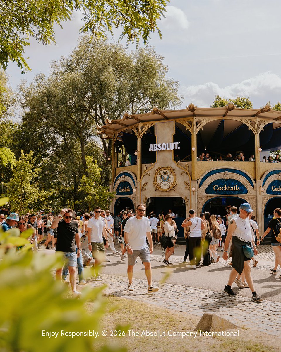 tomorrowland tweet picture