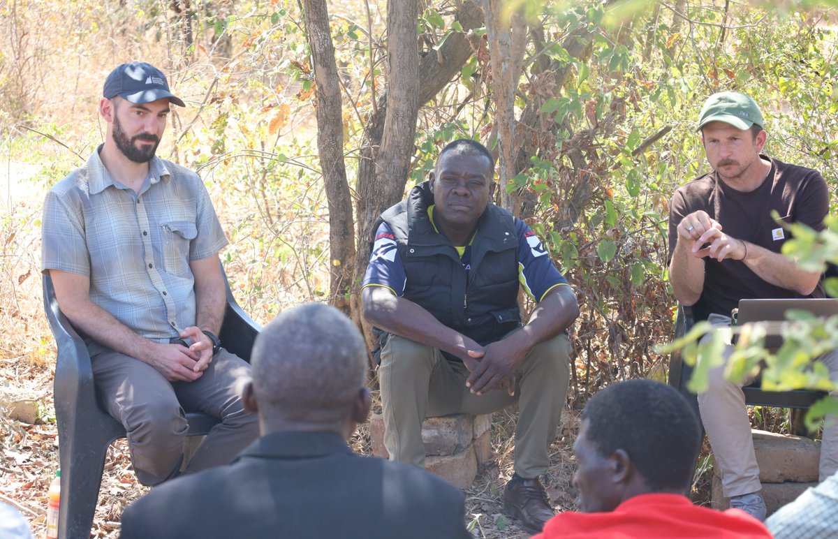 TheLandAlliance's tweet photo. Strong disease surveillance starts with listening to communities.
In Kazungula District, the EU-funded #SWMProgramme joined local communities, government and researchers to strengthen the early detection of animal diseases and protect people, livestock and wildlife.
Learn more about the Programme:🔗 https://t.co/h8ns9M5PFI
@FAOForestry @FAOZambia @TheWCS @WCSBrussels @Cirad @PressACP
#OneHealth #Landscapes4Life