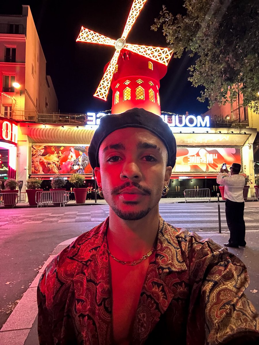 _robinns's tweet photo. Paris you were cute https://t.co/dI2goeOkIl