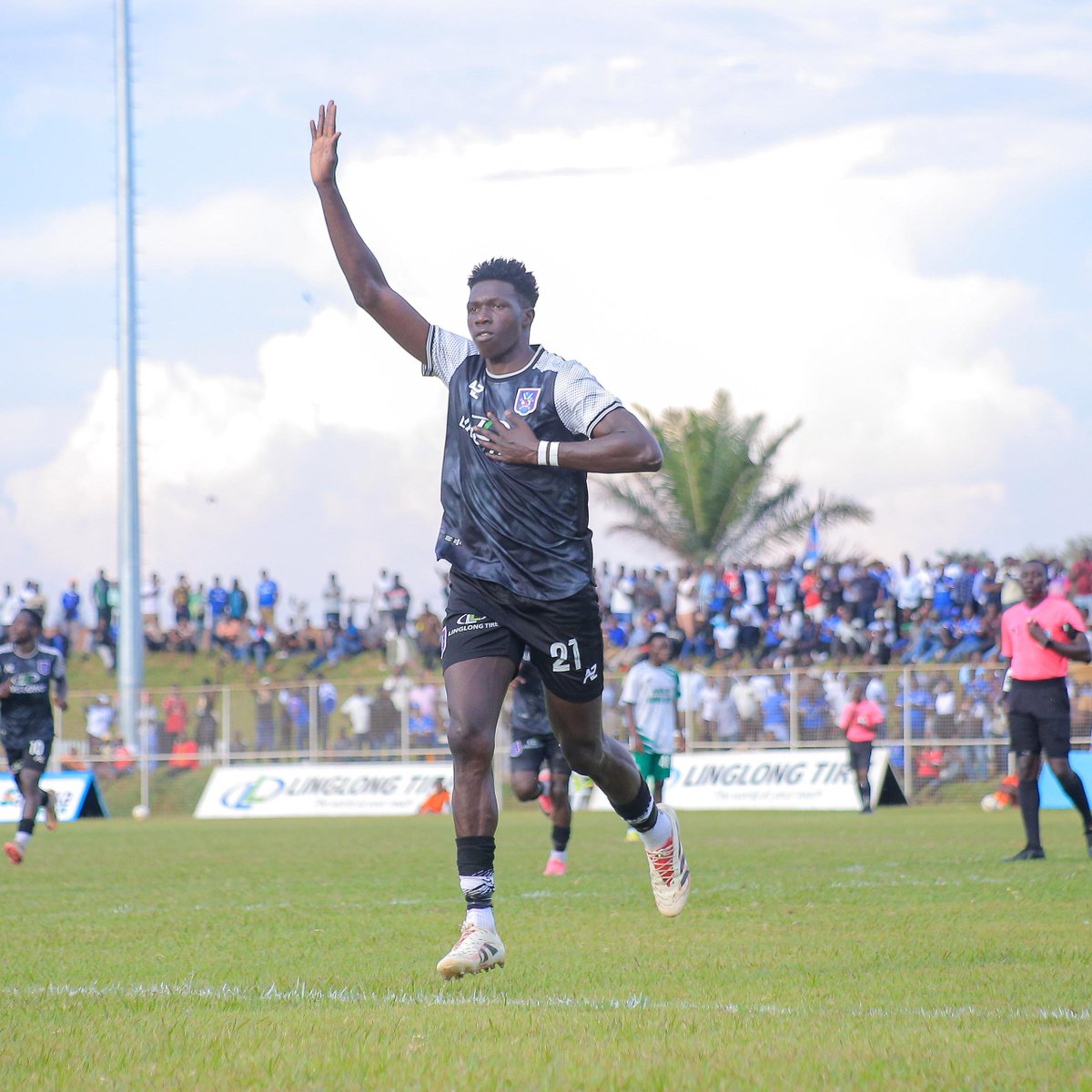 SCVillaJogoo's tweet photo. @AndrewOtim_9 always shows up Last ! 💯
He is Him! ✅
(3-0)
#SCVKIG || @UPL
#TheJogoos🔵 https://t.co/NGh9Ym8TxZ