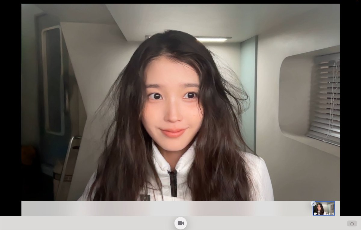 aso__iu's tweet photo. 이 언니 진짜 포뇨 트위티 같아서 눈물남😭 https://t.co/BMUJ0JbKte